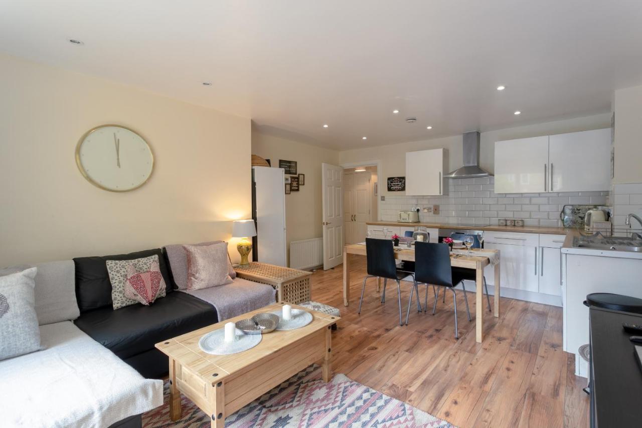 Stylish And Homely 4 Bedroom Home In East Londra Exterior foto